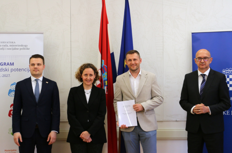 Kreće projekt “Dobrodošli u bibliobus svi, veliki i mali!”  – u okviru  ESF Programa „Čitanjem do uključivog društva“